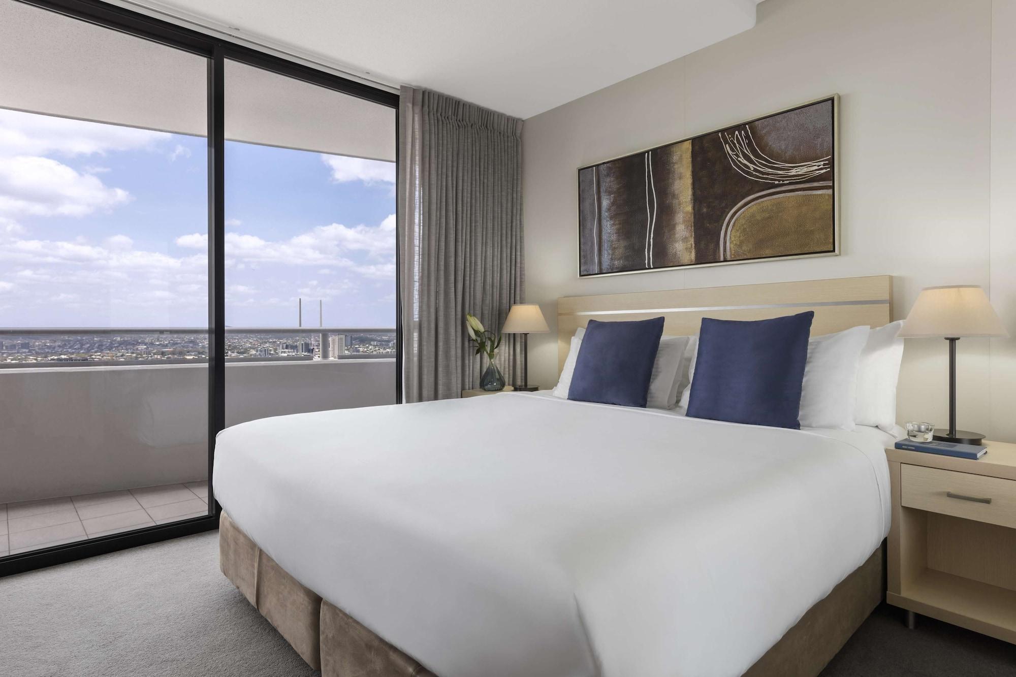 Oaks Aurora Aparthotel 4*