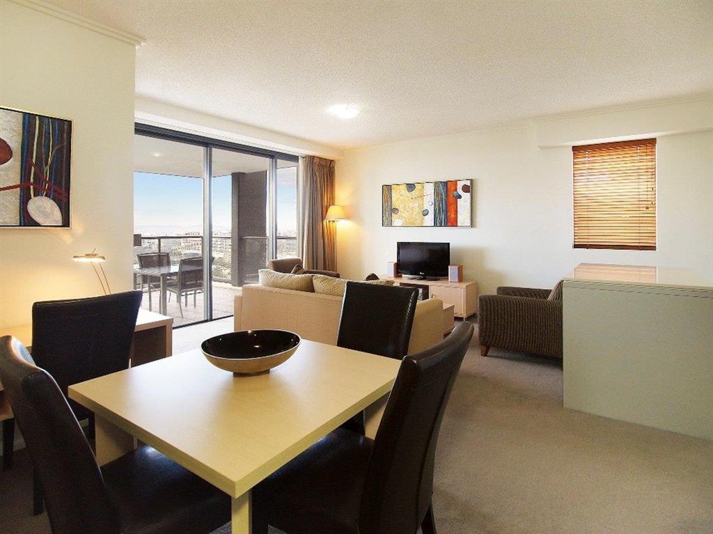 Oaks Aurora Aparthotel 4*